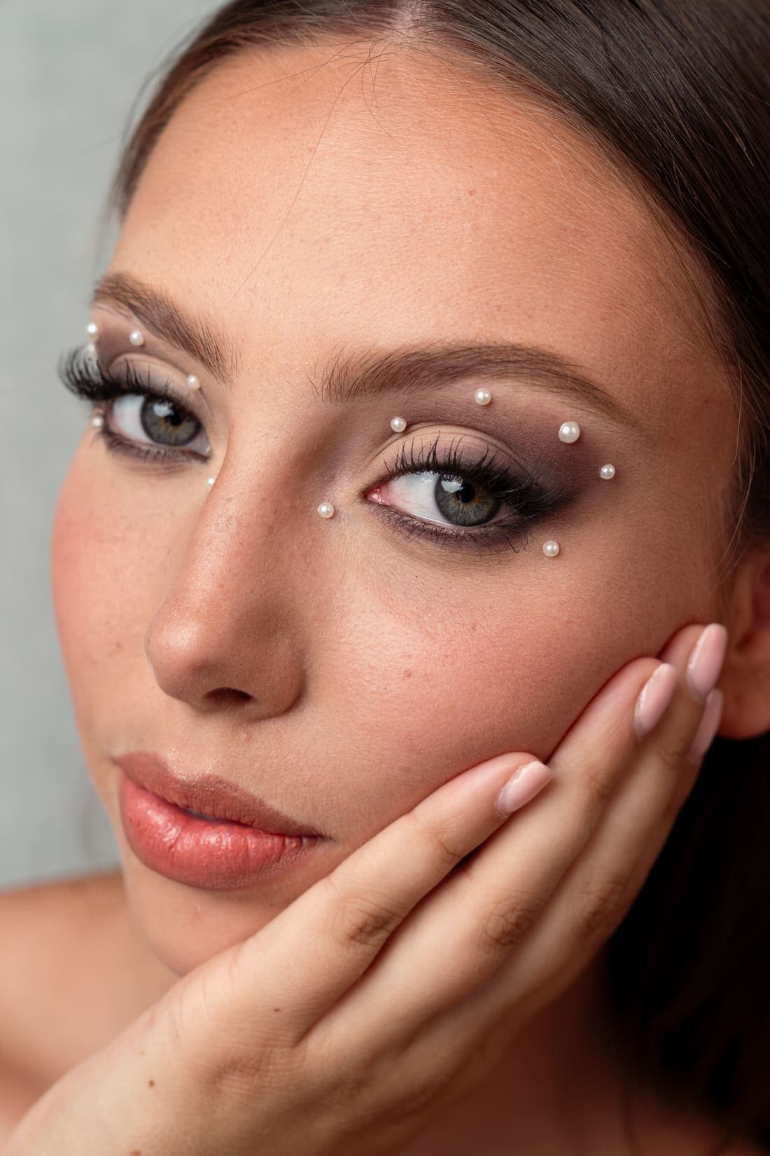 Feestelijke look met grafische eyeliner